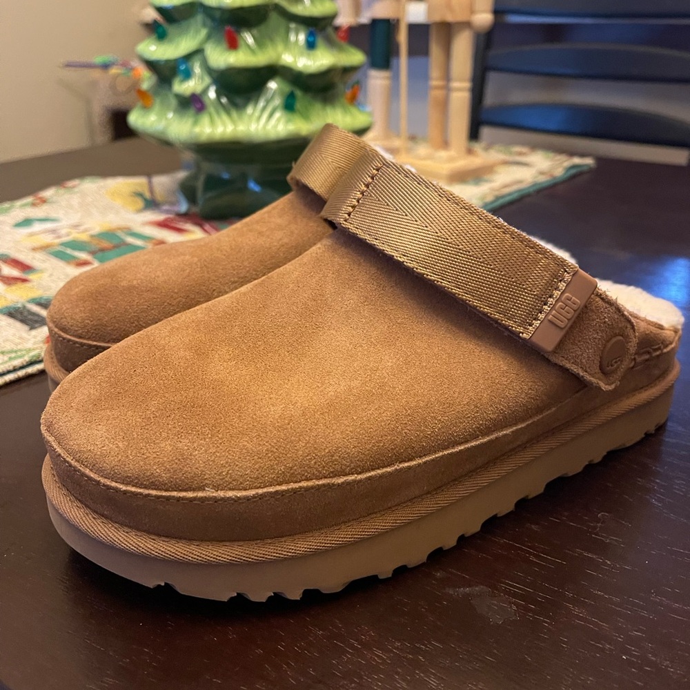 UGG Cozy Clogs Chestnut Brown Size 8.5 Suede Slip-On Mules